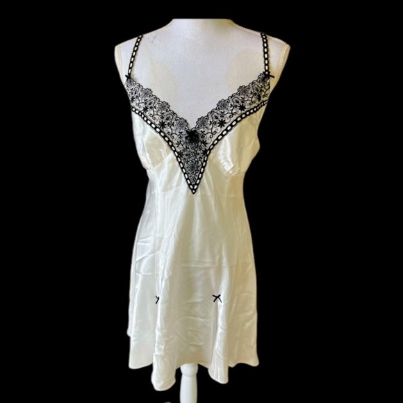 Linea Donatello nightgown. Extra large, excellent condition. - Picture 1 of 10